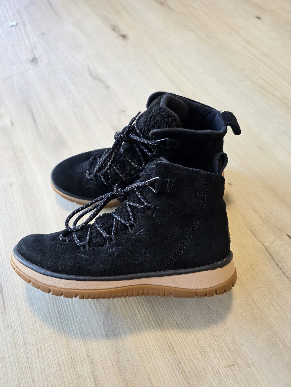 Ugg Lakesider Heritage Mid Boot Women's Size 9 Black